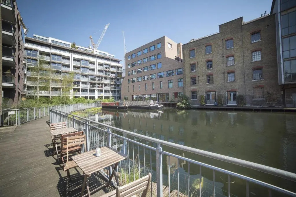 D8 - Canal View Apartment