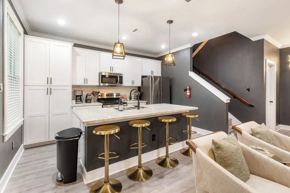 Modern 4BR Ensuite Townhome Near Texas A&M