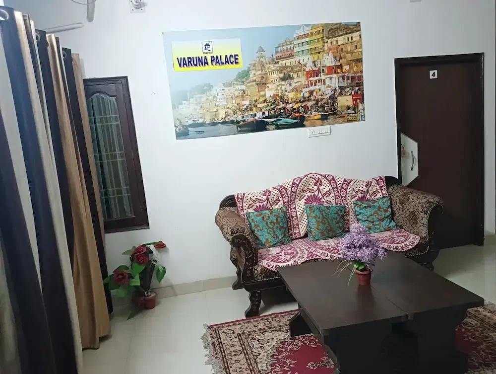 Varuna Palace Near Mandir & Ghats Varanasi