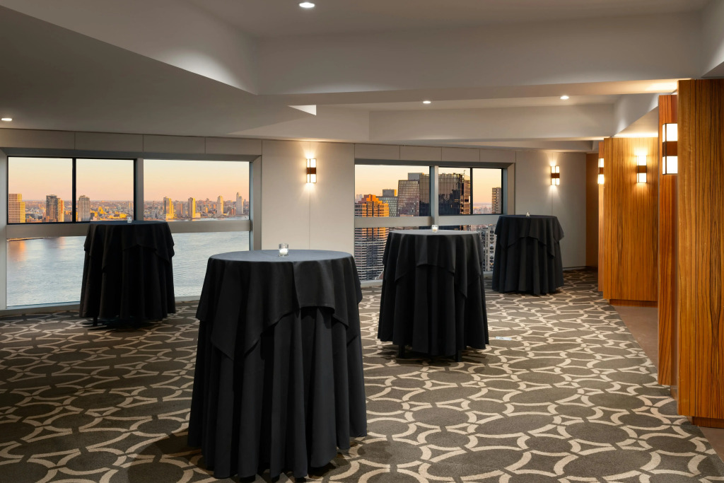 Отель Millennium Hilton New York One UN Plaza