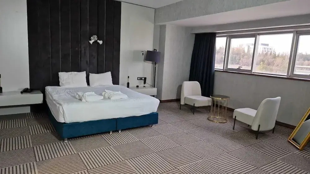 Qayser Deluxe Hotel