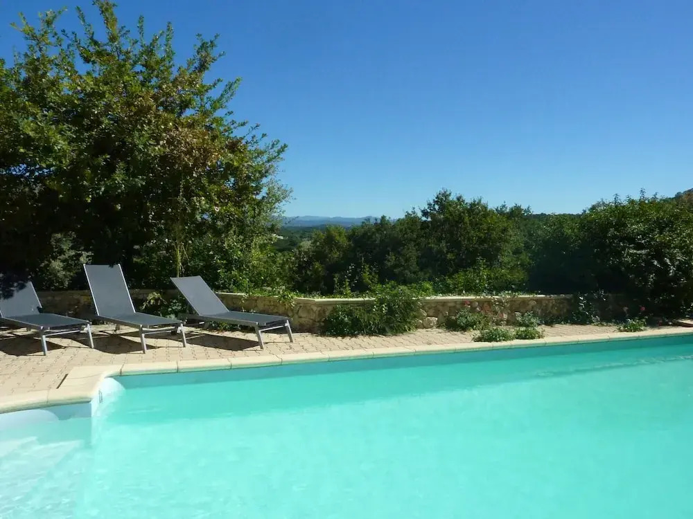 Inviting villa in Saint Paul trois Chateaux with pool