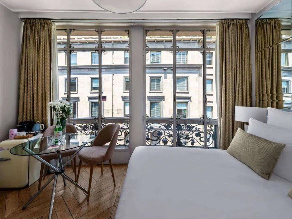 Milan Adore