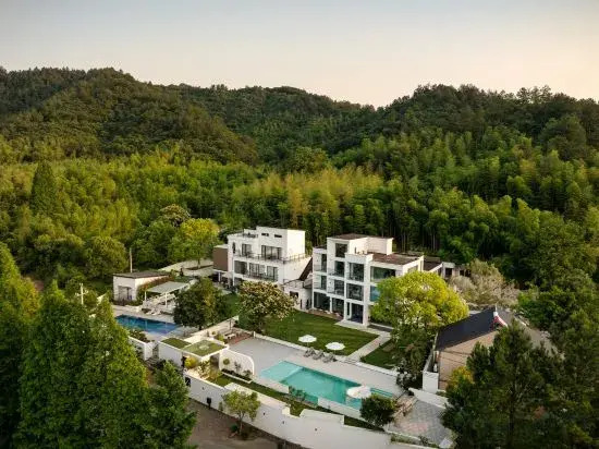 Mogan Qixi Hot Springs Designer Mountain Surrounding Luxury · Starry Sky Pool Garden Boutique Stay