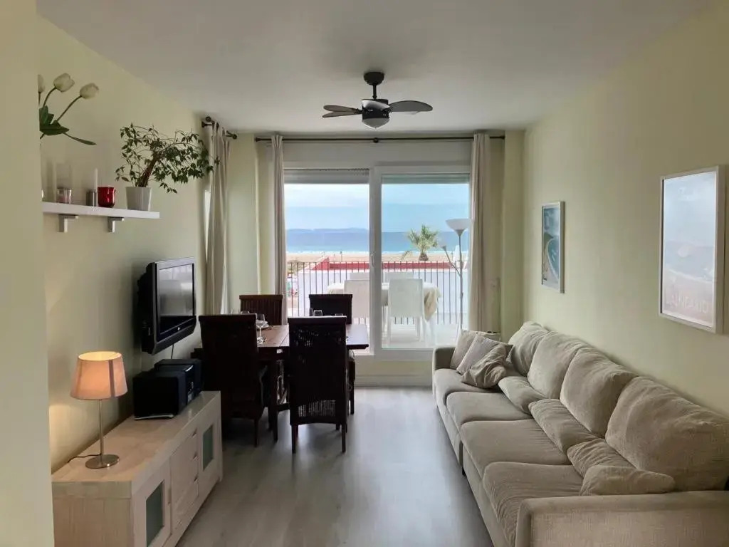 Tarifa Beach apartment with ocean views and pool
