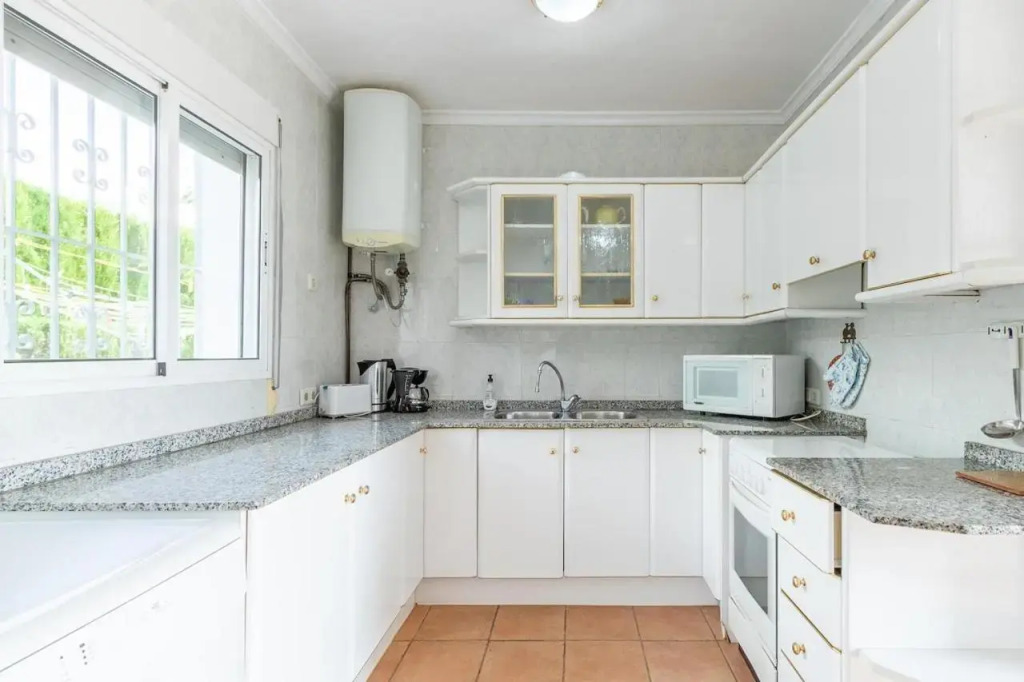 Spacious family home with Airco, private 5x10m pool, sandy beach 300m, free WiFi