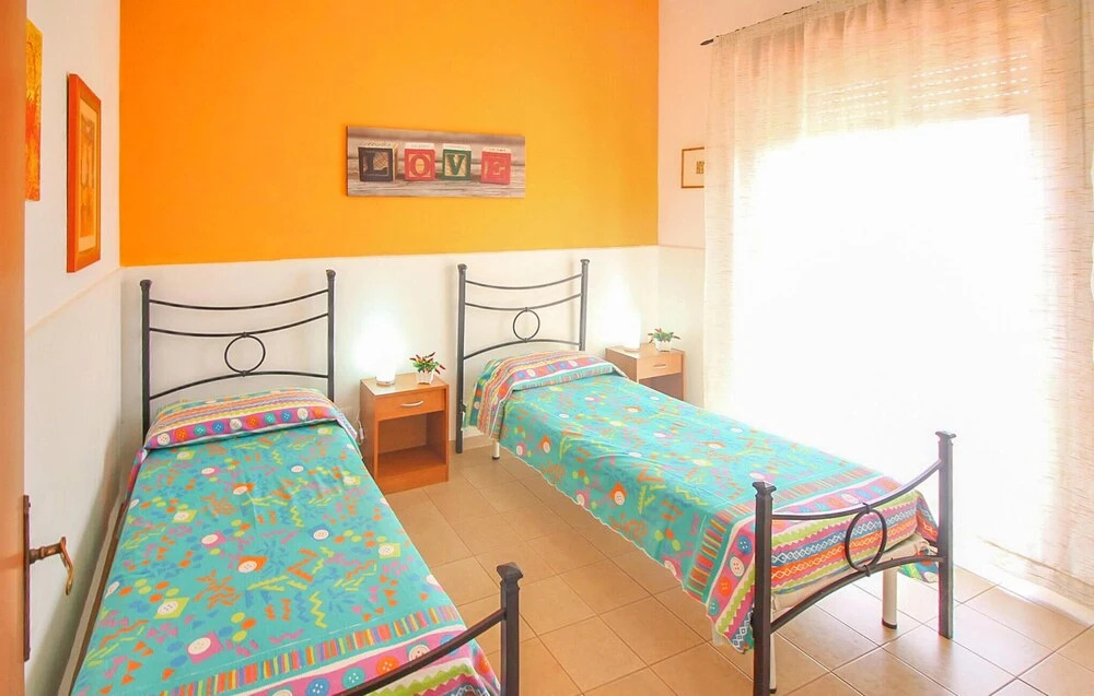 2 Bedroom Stunning Home In Siracusa