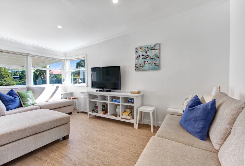 The Little Blue Bach in Oneroa Village by Waiheke Unlimited