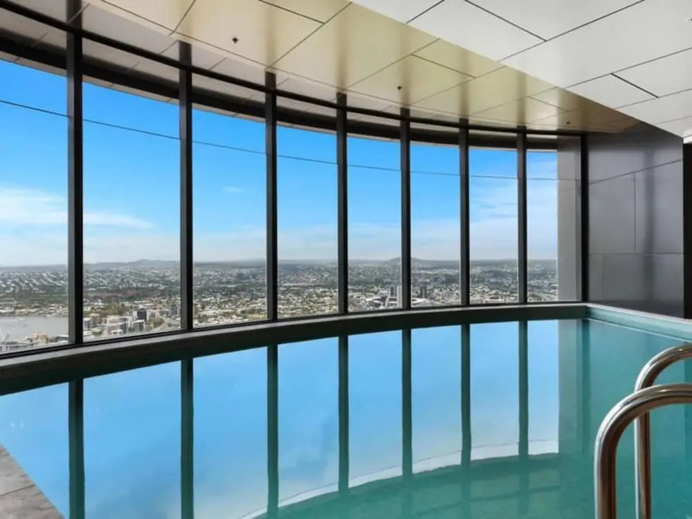 2BR Luxury Skytower CBD Pool Gym Netflix