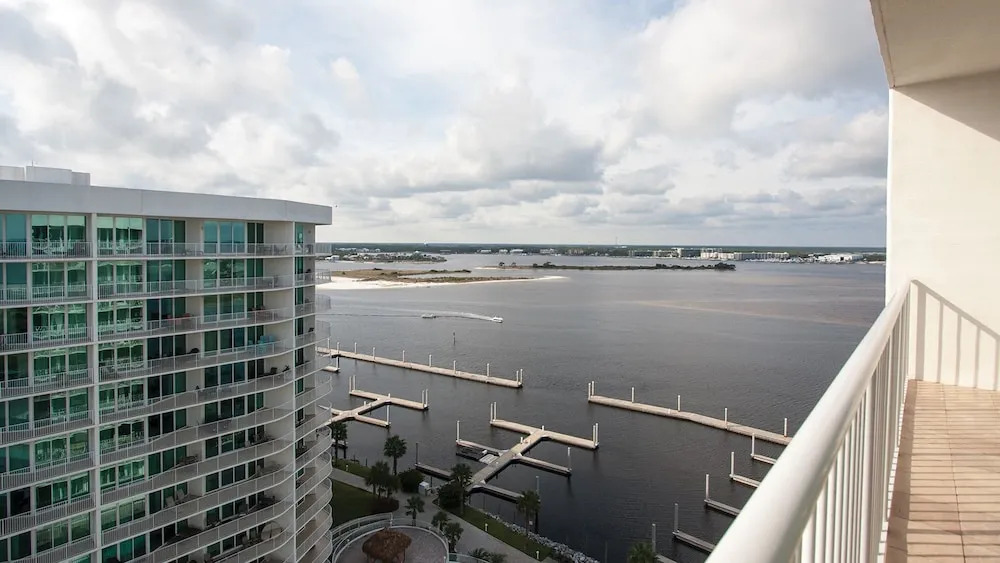 Two Bedroom Penthouse With Spacious Balcony - Unit Crdph16