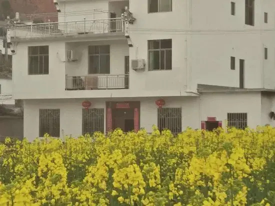 Lingshang Farmhouse