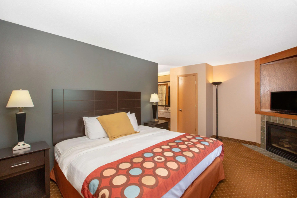 AmericInn by Wyndham Coralville