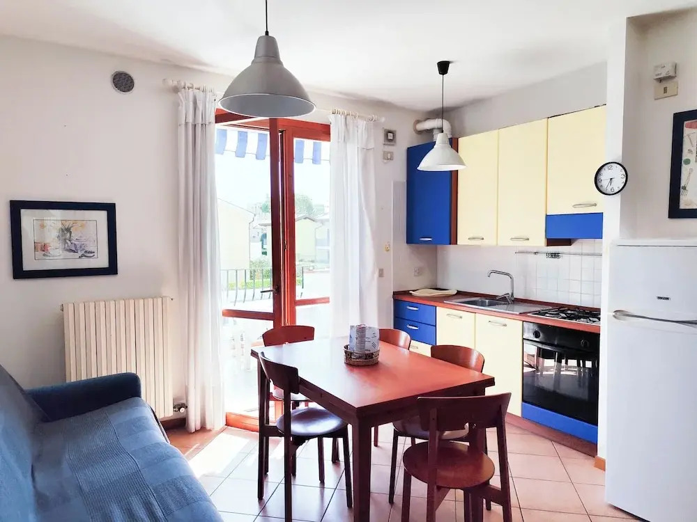 Bright Apartment With Pool