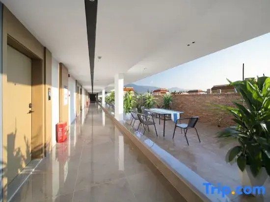 Yeste International Hotel (Yingjiang Bus Passenger Station)