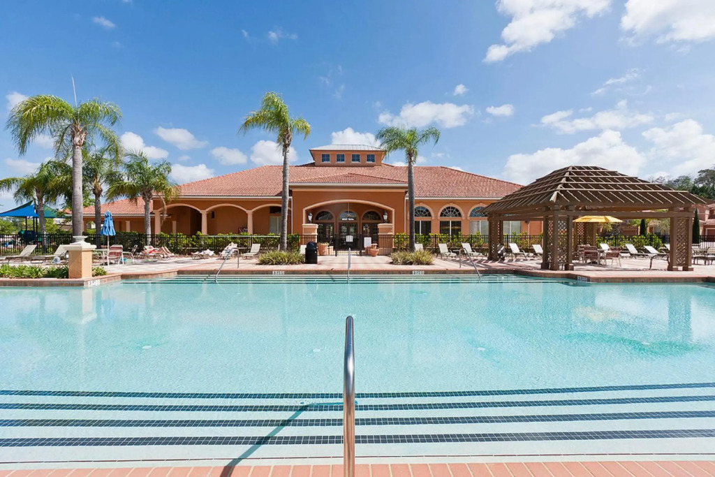3Br 3Bath Townhome BBQ Pool 15min Disney 1291ft