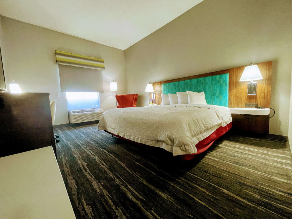 Hampton Inn & Suites Pensacola I-10 N at University Town Plaza