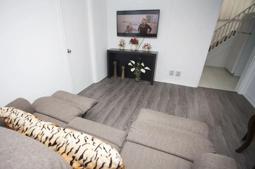 Cozy 3 bedroom, 2 bathroom Basement Suite in Toronto