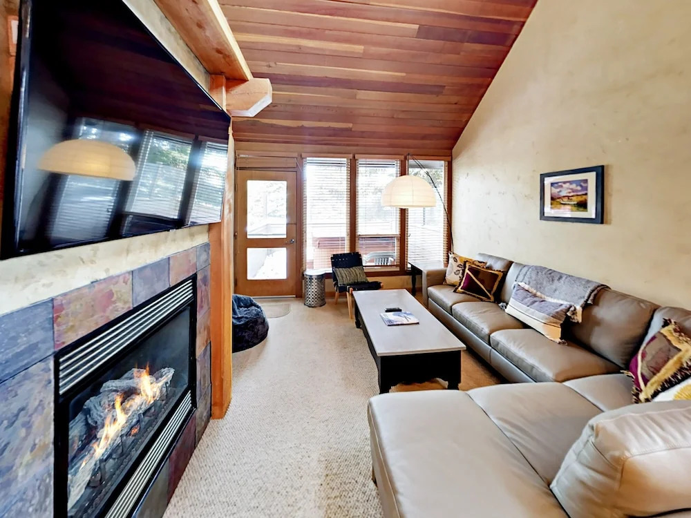 Mountain-view W/ Hot Tub, Across From Lift 2 Bedroom Condo