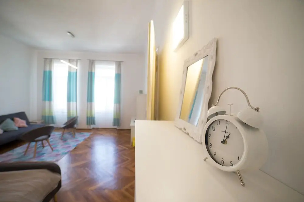 Mathe Apartments 4