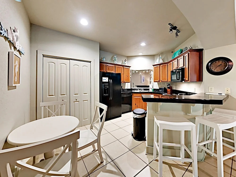 20050 East Oak Rd Condo Unit 1108