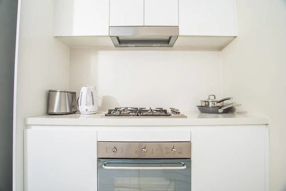 Spacious Central Apartment Walking Distance To Beach