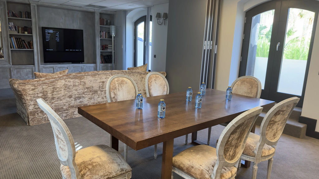 Healthouse Apartments