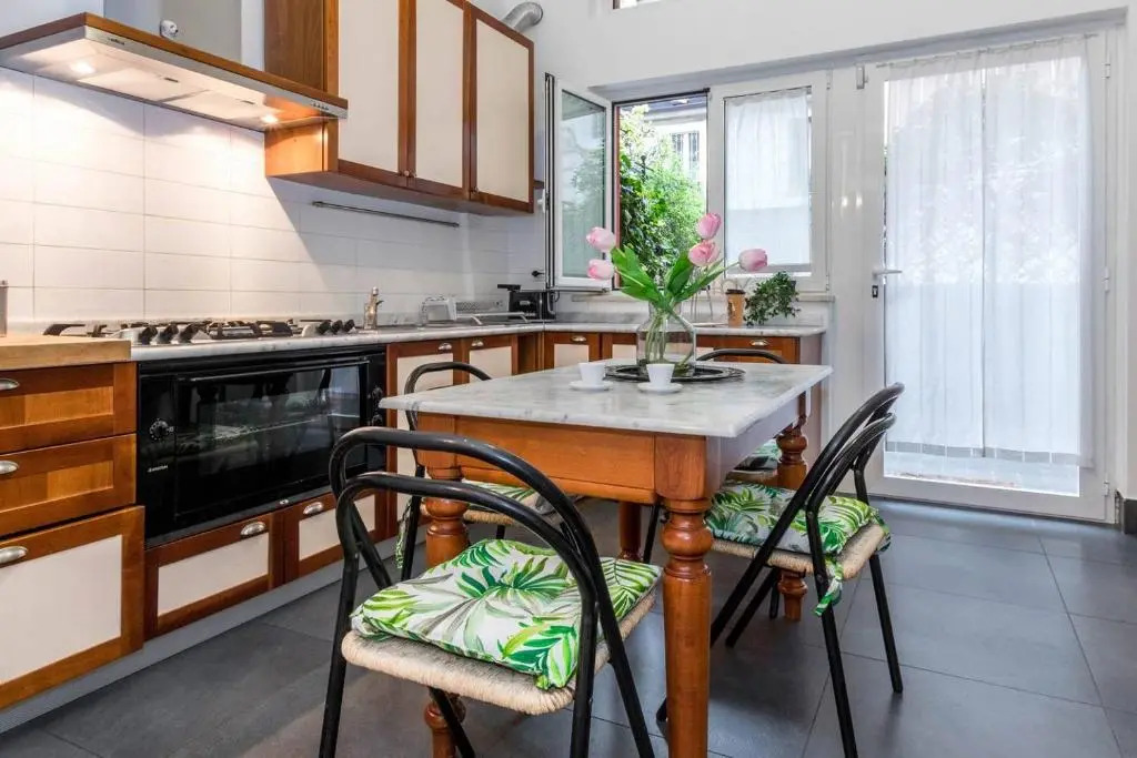 ALTIDO Charming Apt for 3 with Adorable Internal Garden