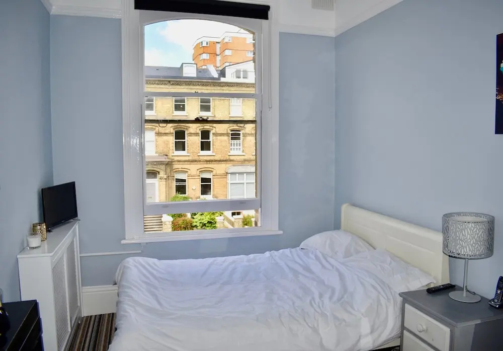 2 Bedroom Flat Next To Hove Seafront