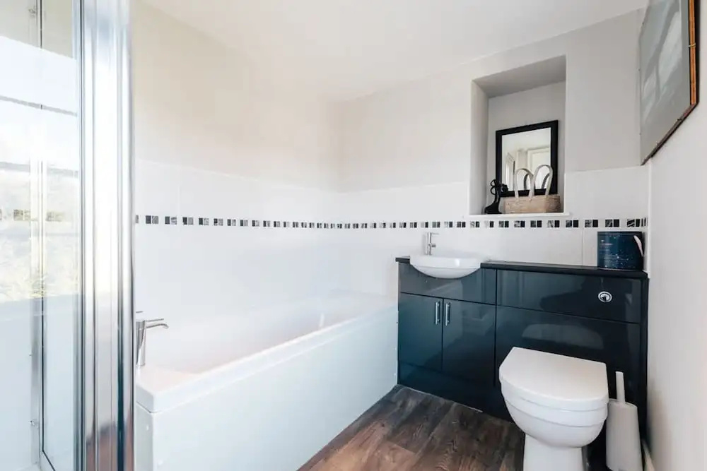 Central Townhouse with Garden & Free Parking