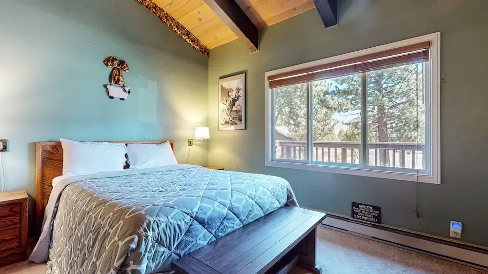 Chateau Blanc 25 Cozy with Gorgeous Mountain Views, On the Shuttle Route, by RedAwning