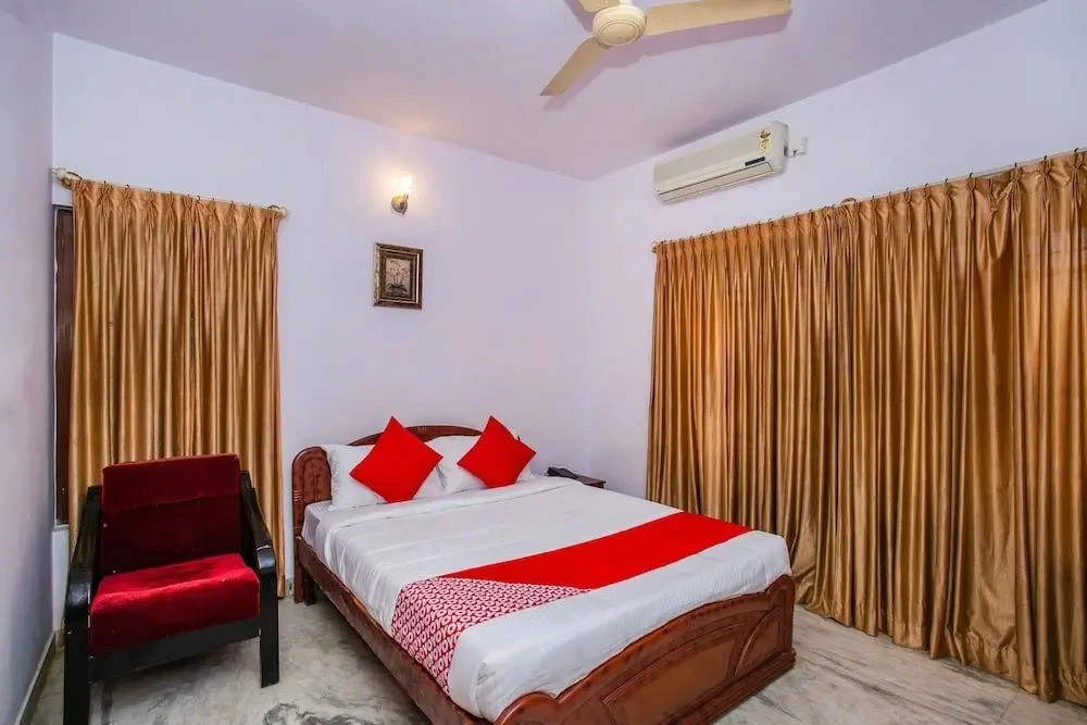 Uv Comforts By OYO Rooms