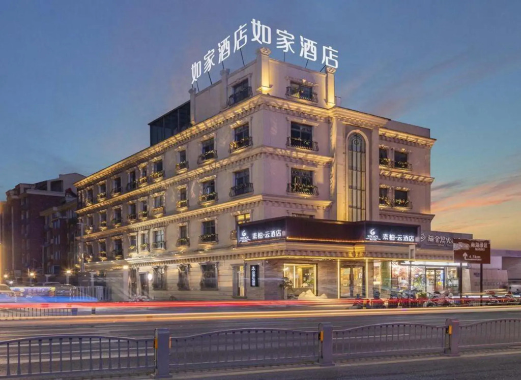 Superior Hotel (Jiaxing Yaohan Shopping Mall Area)