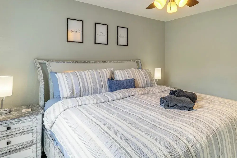 Mins to Beaches & HCA Hospital: Fort Pierce Home