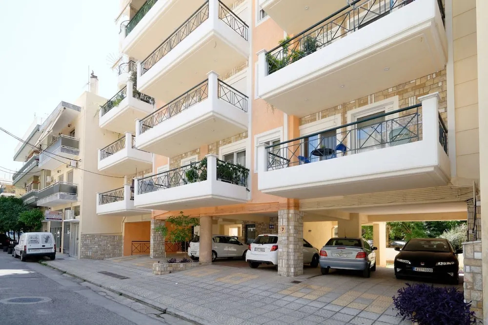 Brand new family apartment in Athens/dafni,100m from metro station, sleeps 4