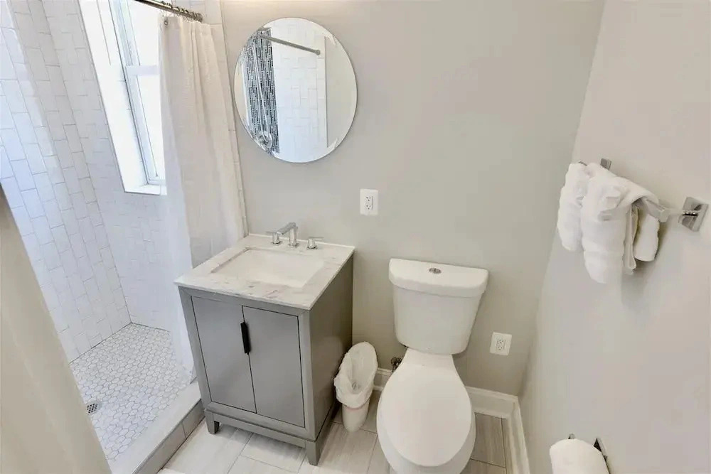 Pristine Petworth Family Home w Street Parking