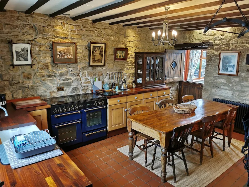 Pathways Holiday Cottage a Delightful 18th Century Stone Cottage in Derbyshire