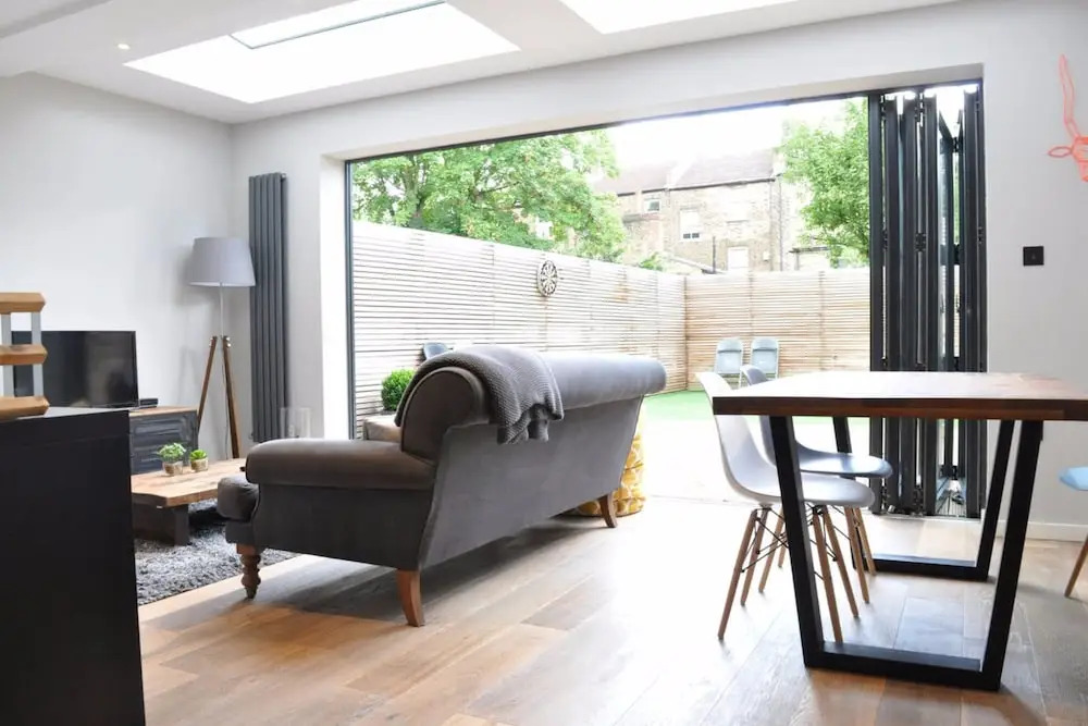 Spacious 2 Bedroom Flat With Garden