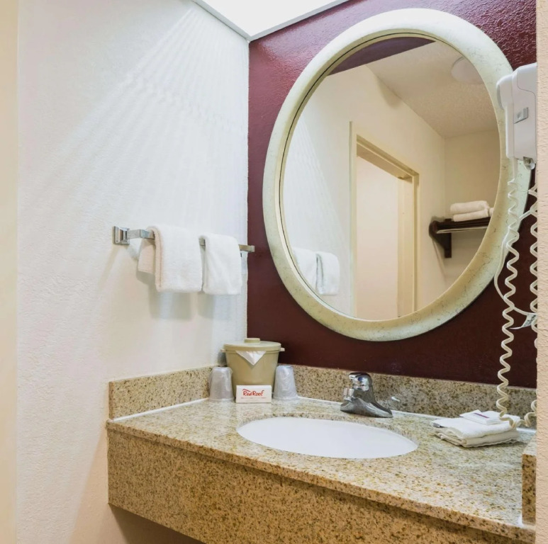 Red Roof Inn & Suites Savannah Gateway