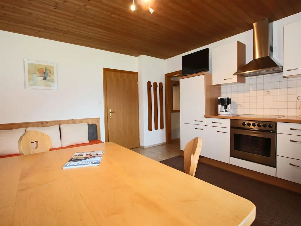 Cozy Apartment in Zell am Ziller Balcony