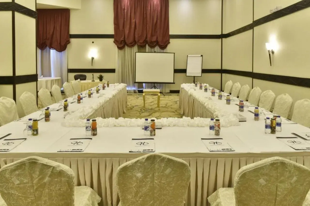 Awaliv Hotel