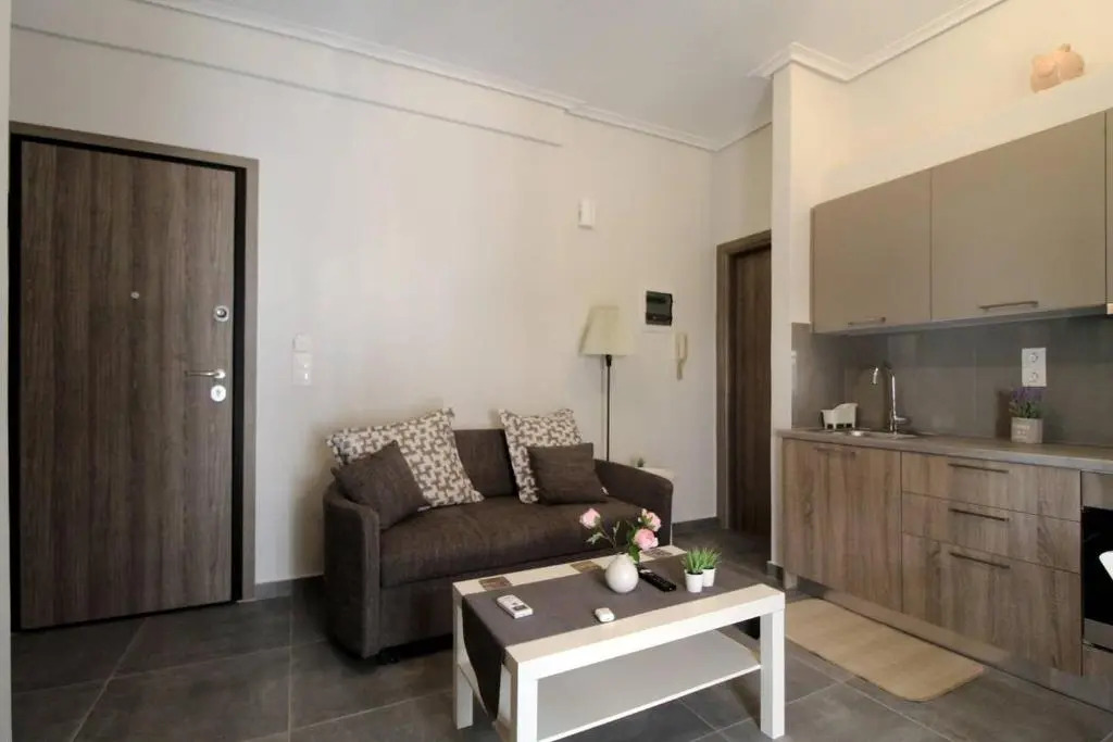 Luxury flat in Hilton, central Athens, 3' metro, VFM!
