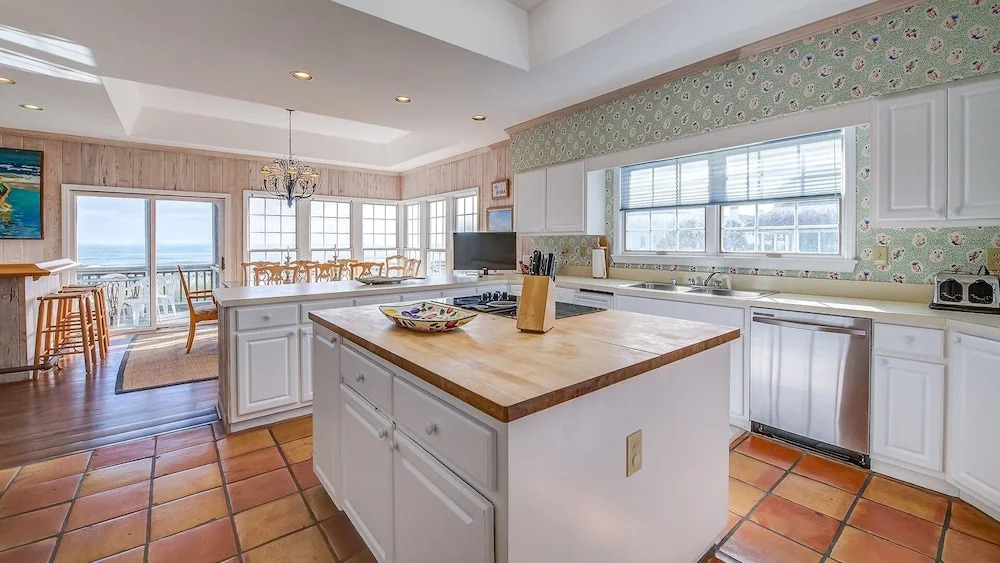 Beachfront Home With A Beautiful View 6 Bedroom Home by Peace Vacations