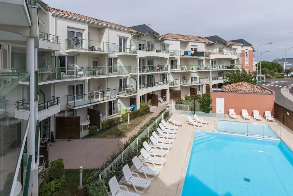 Family Apartment Near Marina