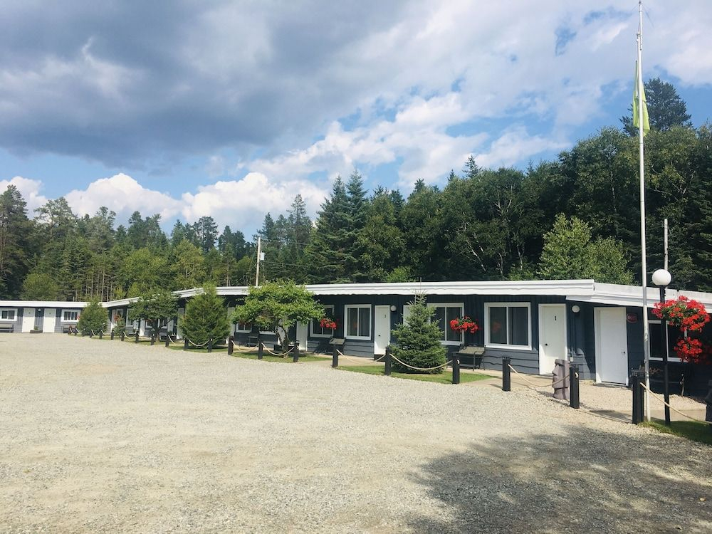 Mystic Isle Motel