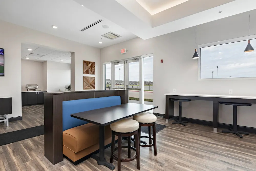 Holiday Inn Express Kansas City North - Parkville by IHG