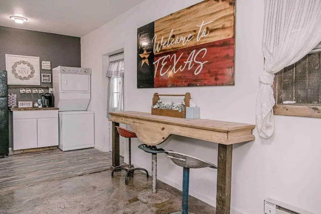 The Country Cottage - Perfectly Located off I-40