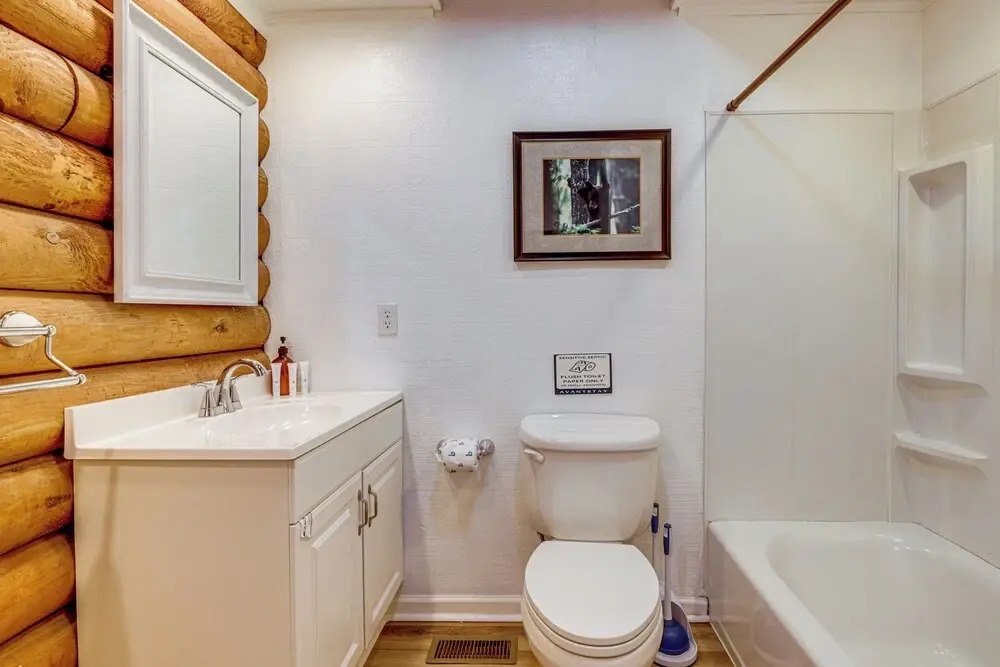 Pet-friendly Gatlinburg Cabin w/ Hot Tub!