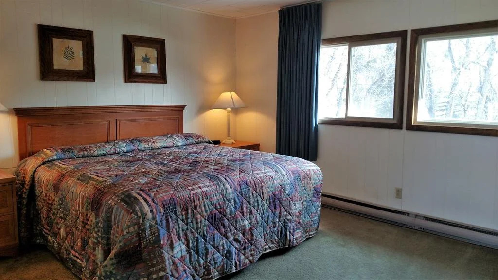 Four Seasons Lodge