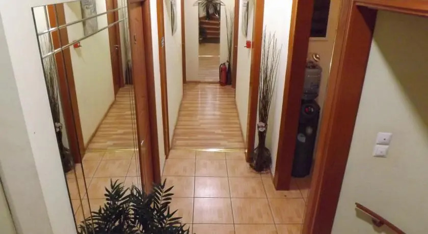 Holiday Studios - Rooms