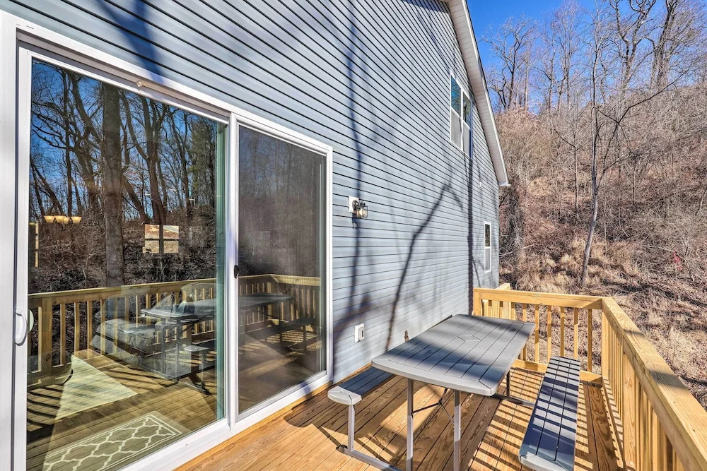 Mtn Views, Walkable Location: Asheville Retreat